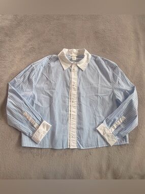 H&M Women’s Light Blue Pinstripe Shirt with White Trim Size M